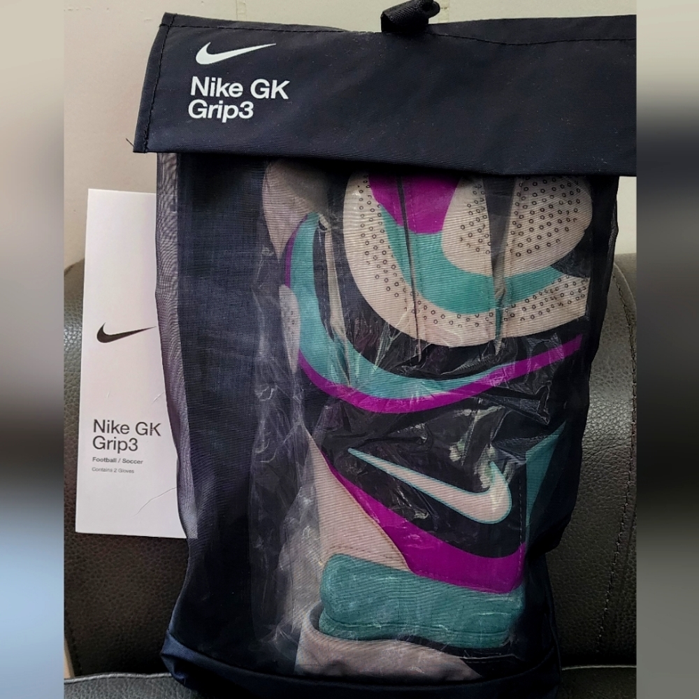 SOLD - New Nike Grip3 Soccer Goalkeeper Gloves